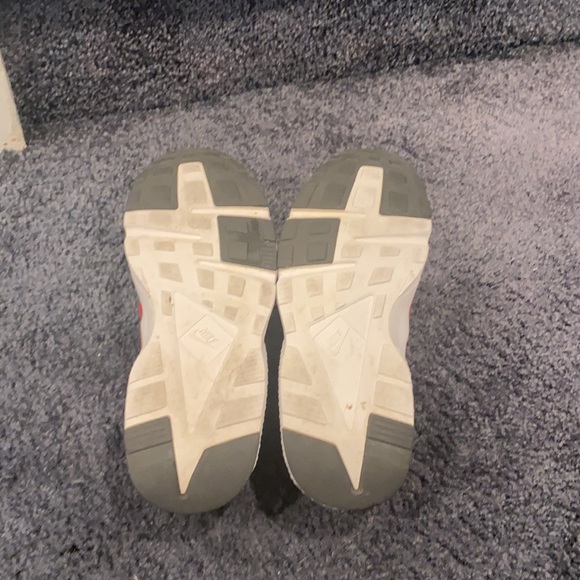 Huarache blood red sneakers-size 3yr UC - Picture 13 of 13